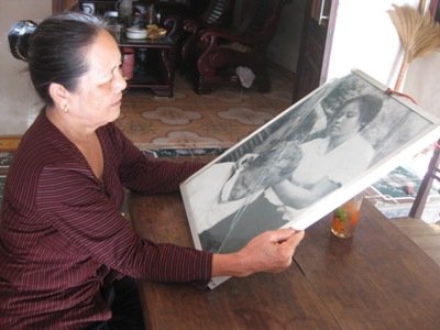 Gần 20 năm sau bà Ngô Thị Sâm mới biết được có sự hiện diện của bức ảnh