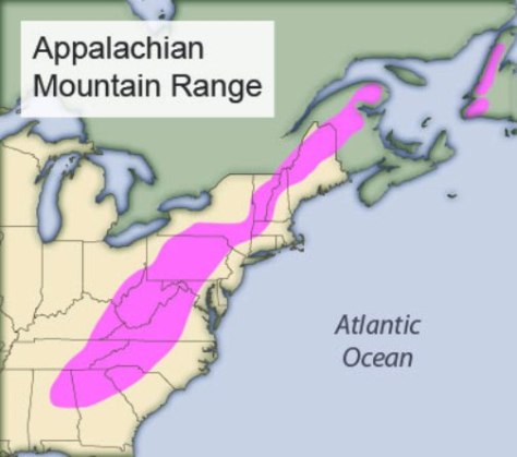 Như bản đồ trên đây cho thấy, dãy Appalachian (màu hồng) chạy song song với bờ Đông nước Mỹ, bắt đầu từ cực Bắc là tiểu bang Maine xuống đến các tiểu bang Alabama và Mississippi ở cực Nam, tổng cộng dài khoảng 3.500 km.